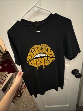 Black "Dirty Honey" Graphic Wall Art Shirt Print